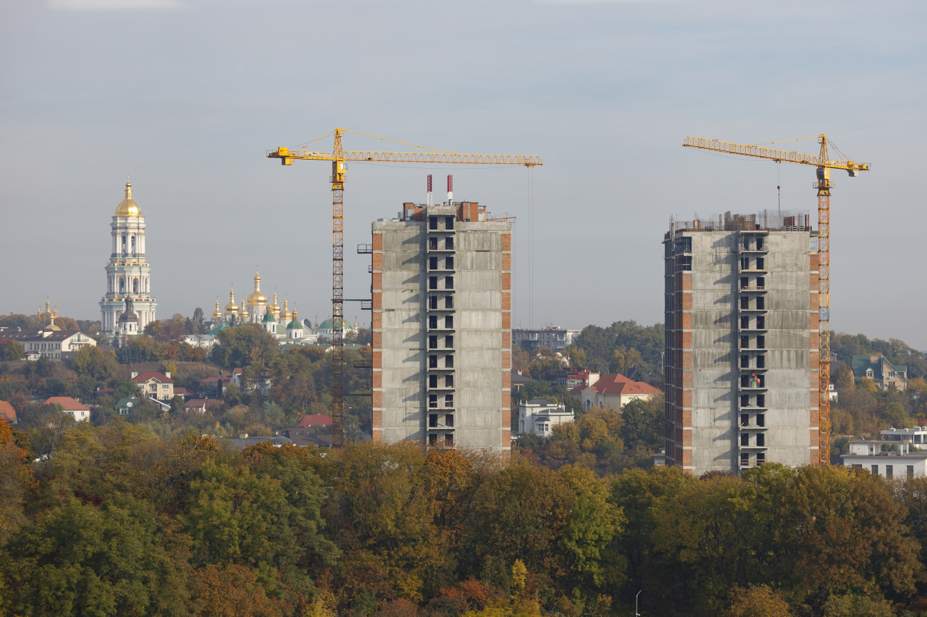 Что ждет новостройки, которые встретили войну в разгар строительных работ